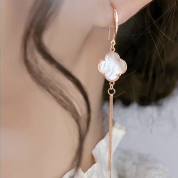 925 Sterling Silver Clover MOP Hook Earring E11-2528 - Picture 2 of 5